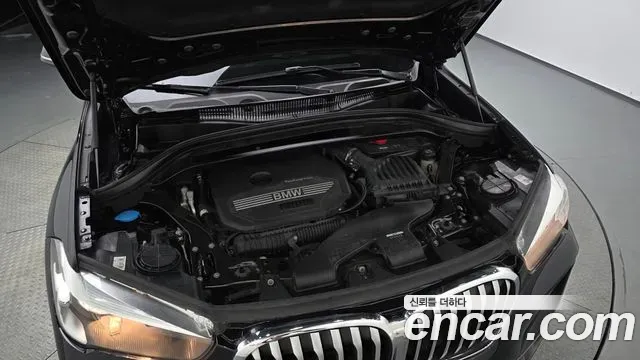 BMW X1 xDrive 20i xLine 2022 — фото 6