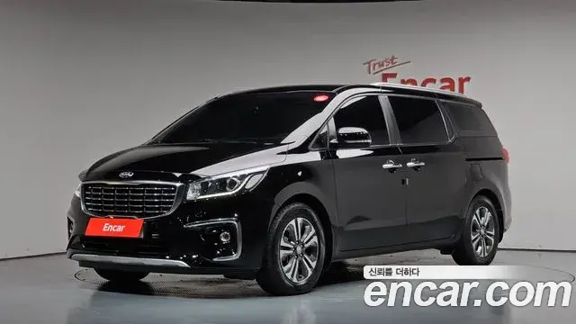 Kia Carnival 9-Seater Luxury 2019