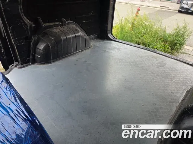 Hyundai Staria Cargo 3-Seater Modern 2023 — фото 9