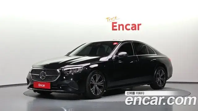 Mercedes-Benz E-Class E200 Avantgarde 2025