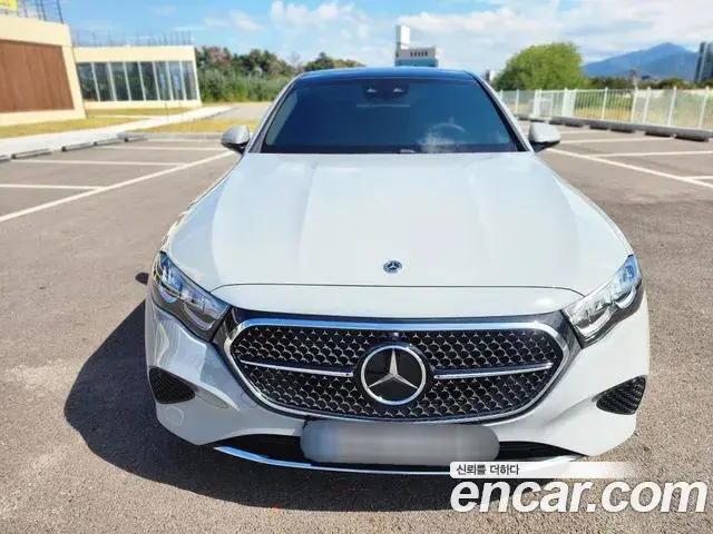 Mercedes-Benz E-Class E200 Avantgarde 2025