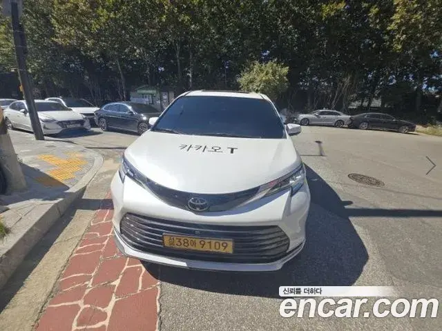 Toyota Sienna 2.5 Hybrid 2WD 2026