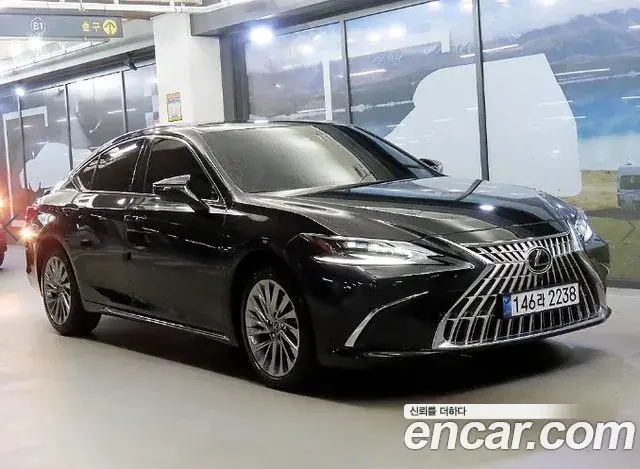 Lexus ES Executive 2025