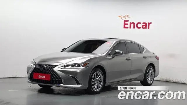 Lexus ES Luxury Plus 2023
