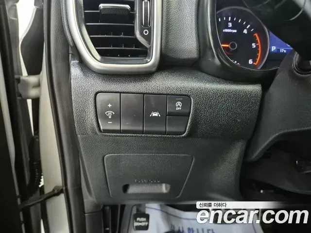 Kia Sportage Diesel 2.0 2WD Luxury 2019 — фото 17