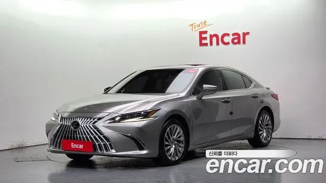Lexus ES Executive 2023