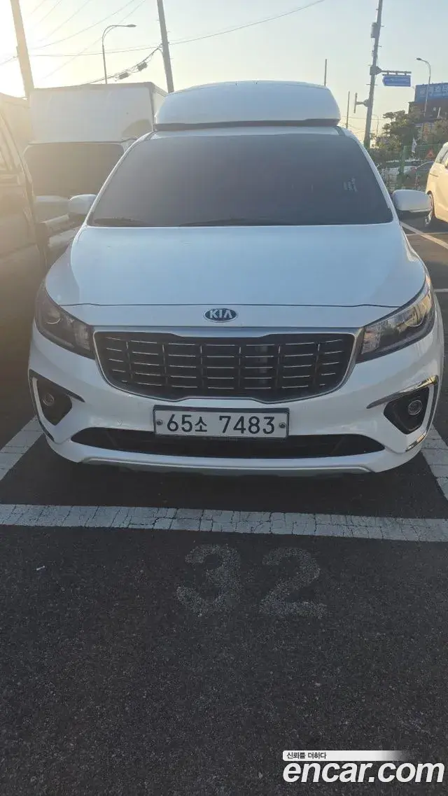 Kia Carnival 9-Seater Luxury 2019