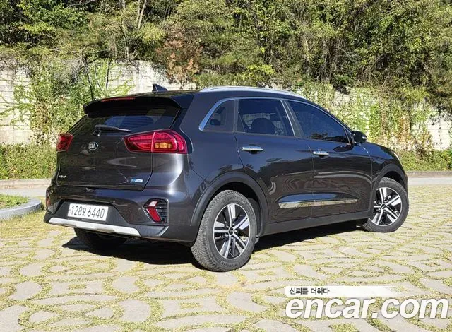 Kia Niro 1.6 HEV Noblesse Special 2019 — фото 3
