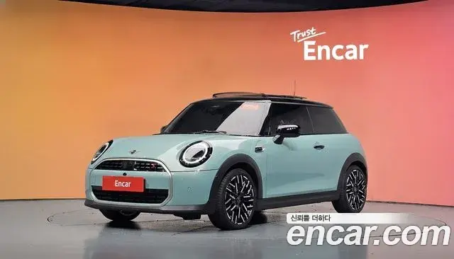 Mini Cooper Favoured 2024