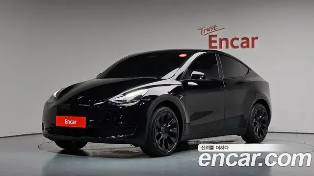 Tesla Model Y RWD 2025