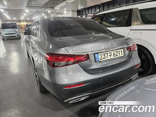 Mercedes-Benz E-Class E300e 4MATIC Exclusive 2021 — фото 2