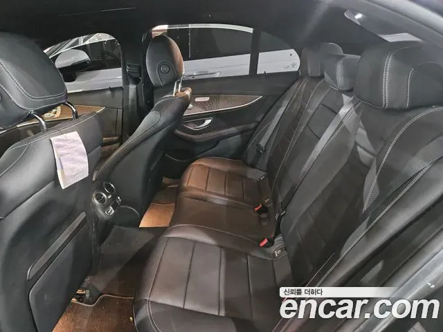 Mercedes-Benz E-Class E300e 4MATIC Exclusive 2021 — фото 4