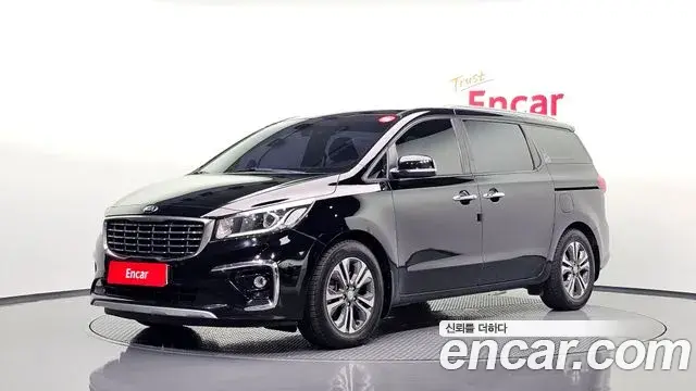 Kia Carnival 9-Seater Luxury 2019