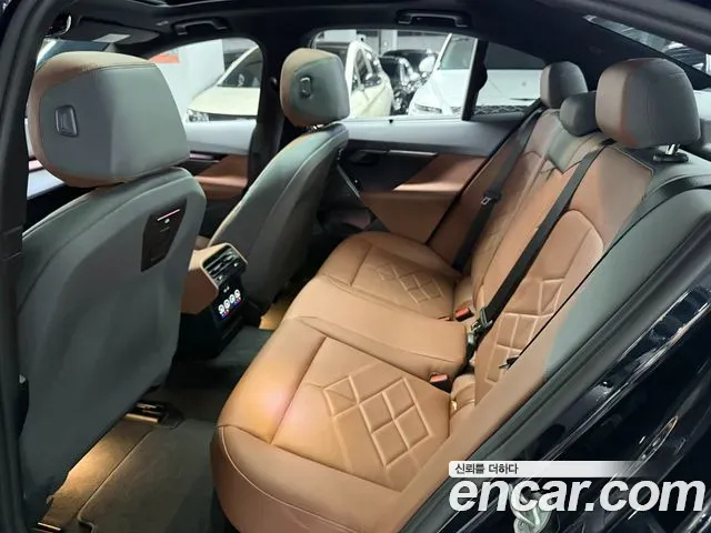BMW 5-Series 530e M Sport 2026 — фото 10