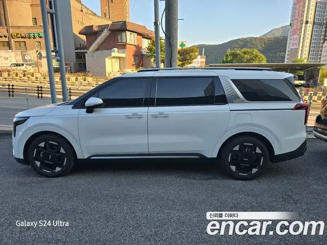 Kia Carnival HEV 7seater Signature 2025