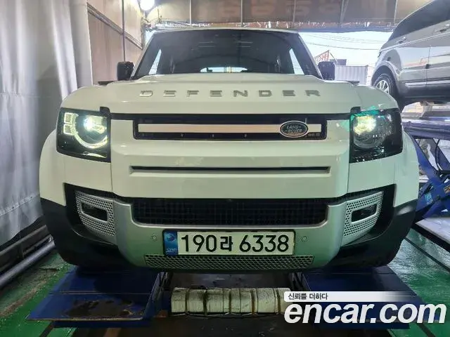 Land Rover Defender 110 D250 SE 2022