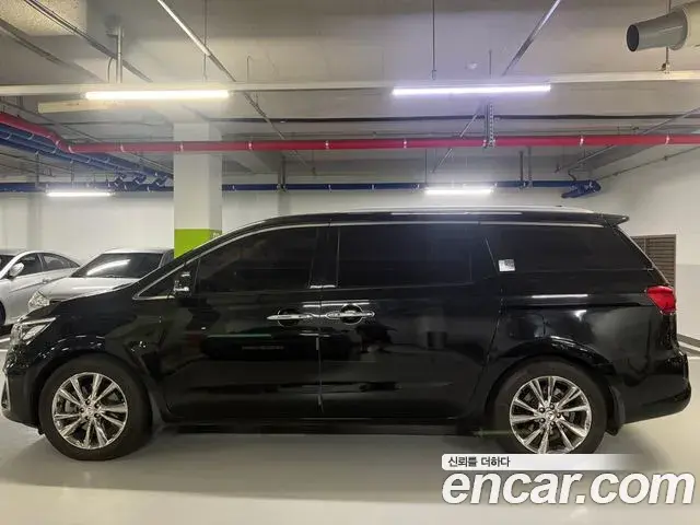 Kia Carnival 7-Seater Limousine VIP 2020