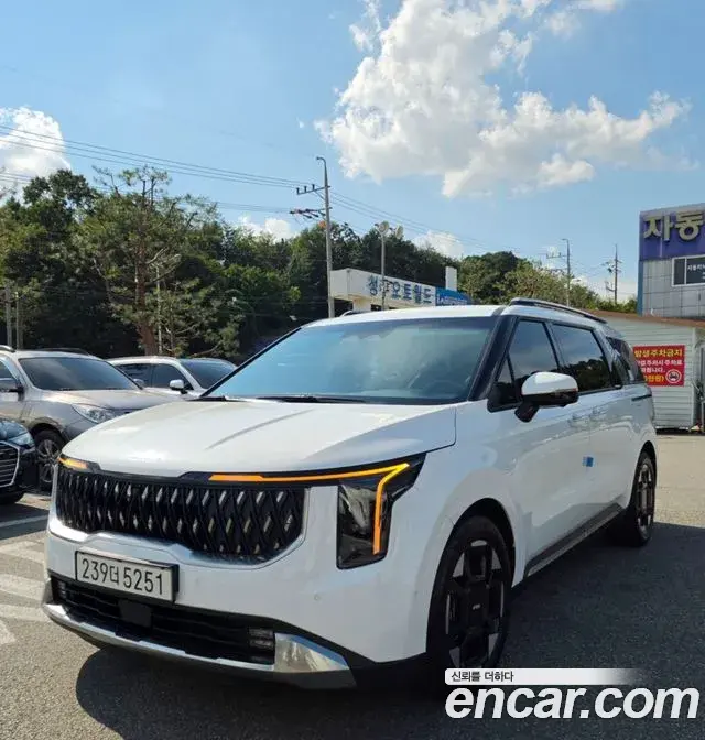 Kia Carnival Diesel 9-Seater Signature 2024
