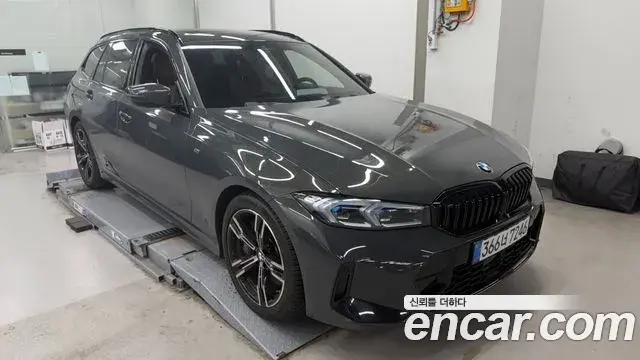 BMW 3-Series 320i Touring M Sports 2025