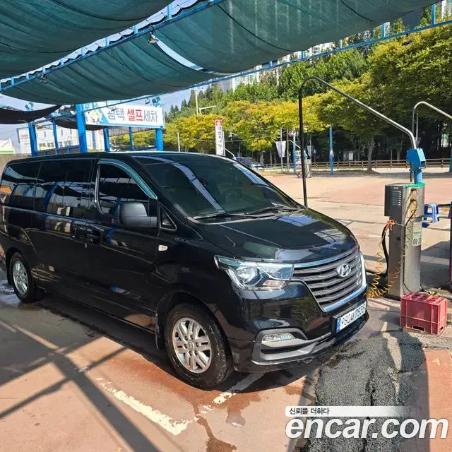 Hyundai Starex Van 5-Seater Modern 2020