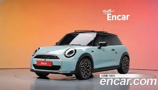 Mini Cooper Favoured 2024