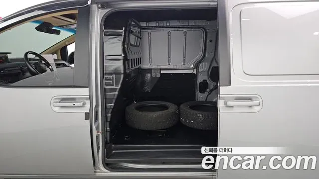 Hyundai Staria Cargo 3-Seater Modern 2024 — фото 12