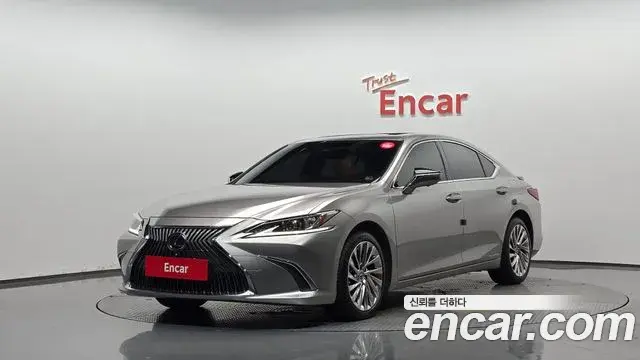 Lexus ES Luxury Plus 2021