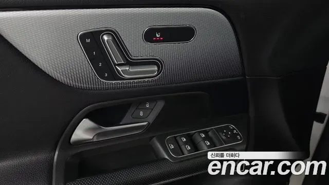 Mercedes-Benz GLB-Class GLB200 d 2021 — фото 20