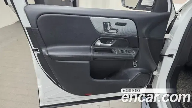 Mercedes-Benz GLB-Class GLB200 d 2021 — фото 24