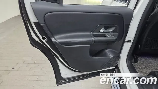 Mercedes-Benz GLB-Class GLB200 d 2021 — фото 25