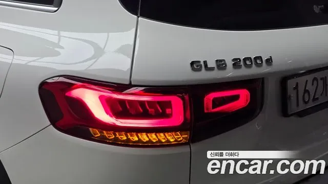 Mercedes-Benz GLB-Class GLB200 d 2021 — фото 23
