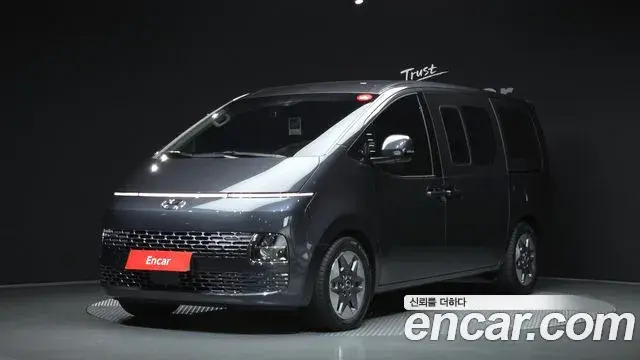Hyundai Staria 4WD Tourer 9-Seater Modern 2022
