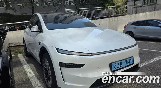 Tesla Model Y L Long Range AWD 2026