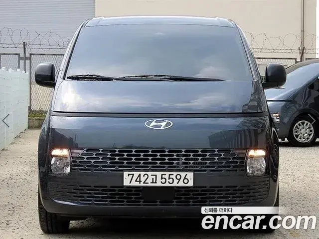 Hyundai Staria Tourer 11-Seater Smart 2023