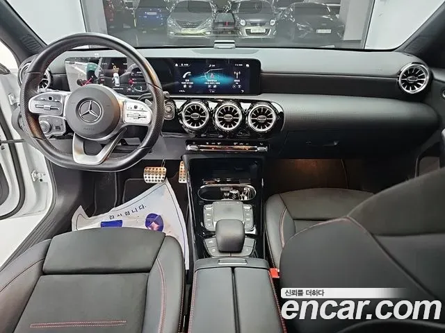 Mercedes-Benz A-Class AMG A35 4MATIC Sedan 2021 — фото 7