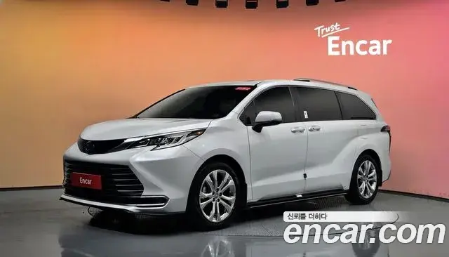 Toyota Sienna 2.5 Hybrid 2WD 2023
