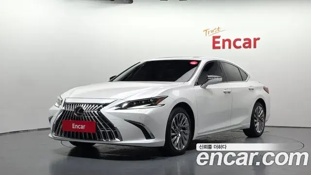 Lexus ES Executive 2025