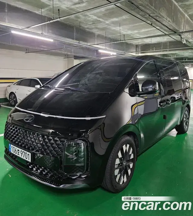 Hyundai Staria Lounge 9-Seater Inspiration 2025