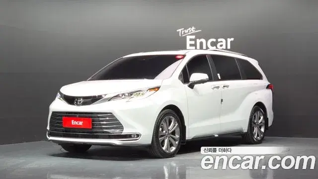 Toyota Sienna 2.5 Hybrid 2WD 2026