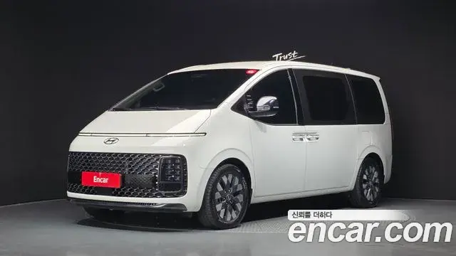 Hyundai Staria Lounge 9-Seater Prestige 2021