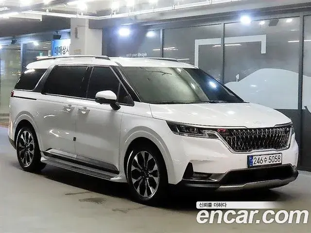 Kia Carnival Gasoline 9-Seater Signature 2023