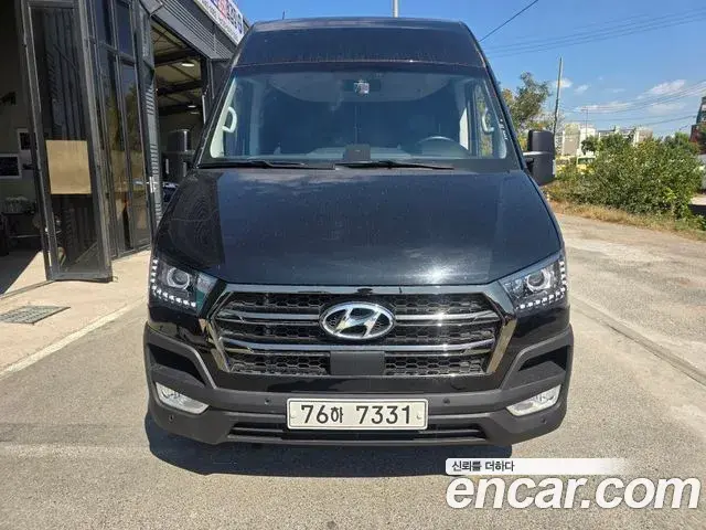 Hyundai Solati 11-Seater Luxury 2021