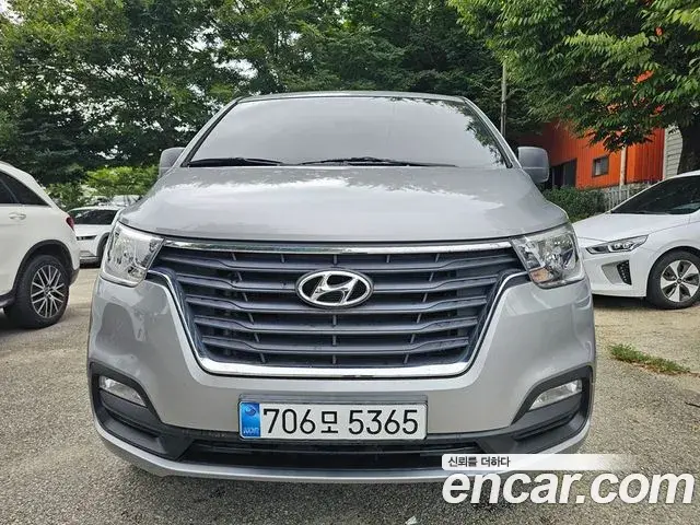 Hyundai Starex 4WD Wagon 12-Seater Smart 2020