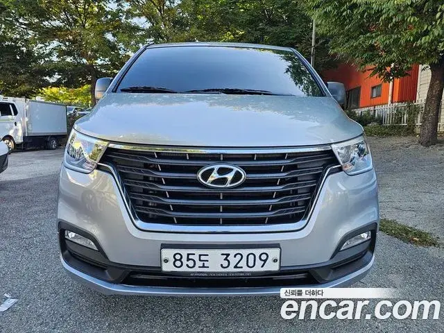 Hyundai Starex Van 5-Seater Modern 2019