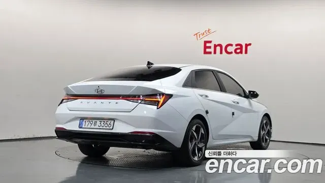 Hyundai AVANTE Inspiration 2022 — фото 2