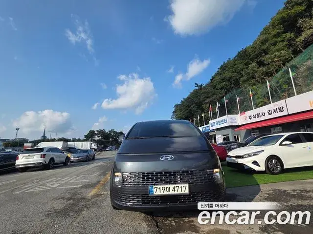 Hyundai Staria Tourer 11-Seater Modern 2023