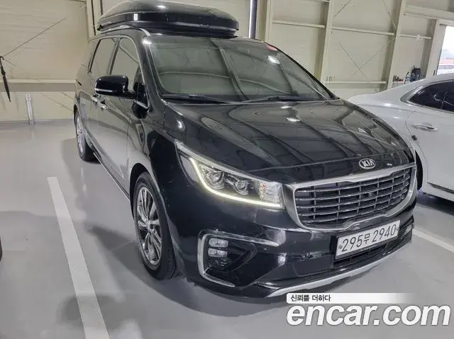 Kia Carnival Gasoline 7-Seater Limousine President 2020