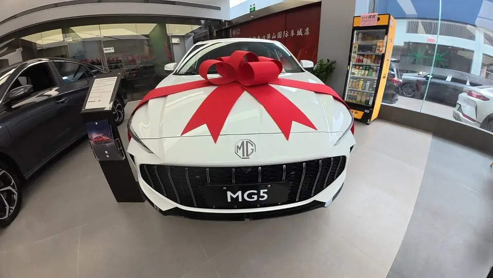 MG 5 LUX 2025