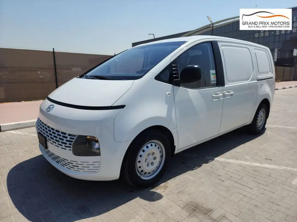 Hyundai Staria STANDARD 2023