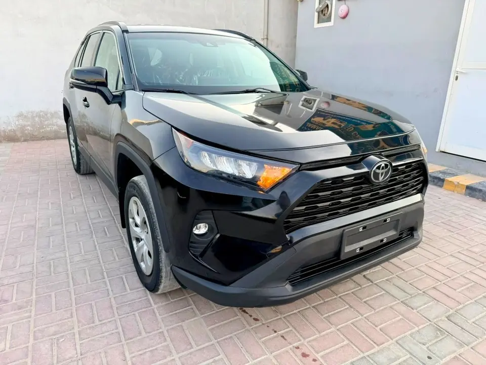 Toyota RAV4 LE 2020